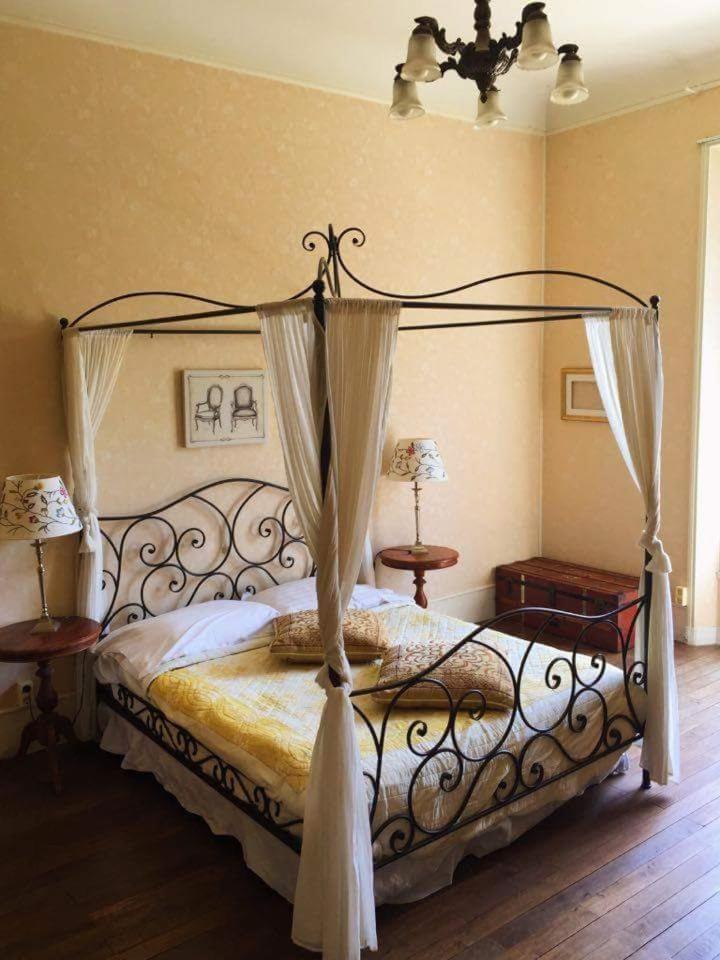 Chambres D'Hotes-Chateau Constant Bessines-sur-Gartempe Rum bild